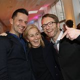 Marco Stein (Seven for all Mankind) und Petra Fladenhöfer (KaDeWe) amüsieren sich mit GALA-Modechef Marcus Luft.