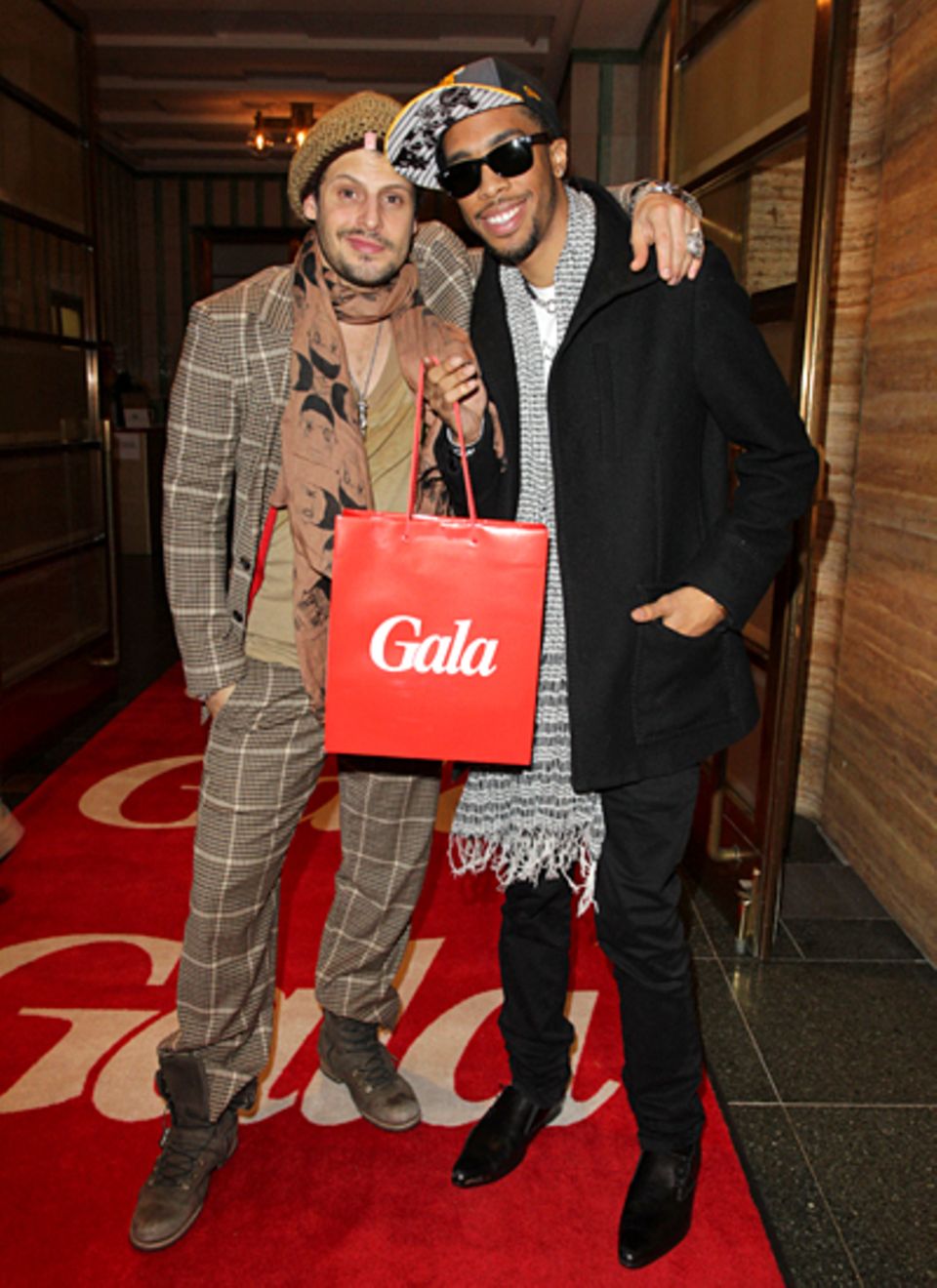 Erholt, gestärkt und mit Goodie Bag versorgt: Manuel Cortez und Modedesigner Matthew Finley
