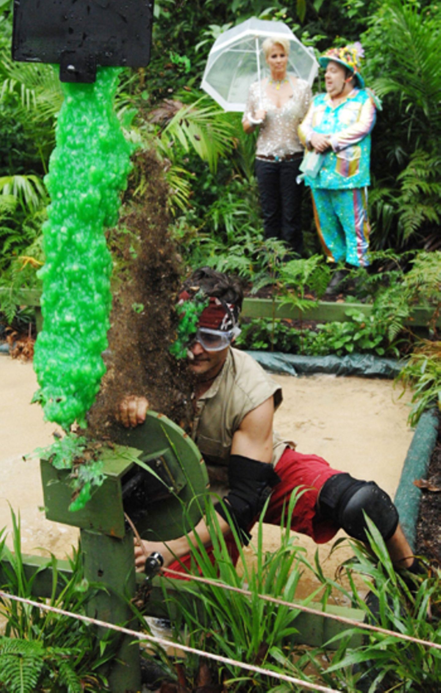 Bei der letzten Dschungelprüfung kämpfen die Finalisten um ein Drei-Gänge-Menü. Mit seinem Kampfgeiste beschert Rocco seinen Dam