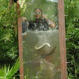 Am siebten Tag haben die Zuschauer Martin Kesici zur Dschungelprüfung erkoren. Obwohl er Angst vor Wasser hat, lässt sich der Be