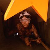 Sie greift nach den Sternen - oder versucht es zumindest. Micaela rutscht während der Dschungelprüfung durch einen schlammigen T
