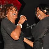 9. Februar 2012  Die letzte Performance: Zwei Tage vor ihrem Tod tritt Whitney Houston mit Freundin Kelly Price nochmal in einem Club in Hollywood auf. Sie war für die diesjährige Grammy-Verleihung nach Los Angeles gekommen.