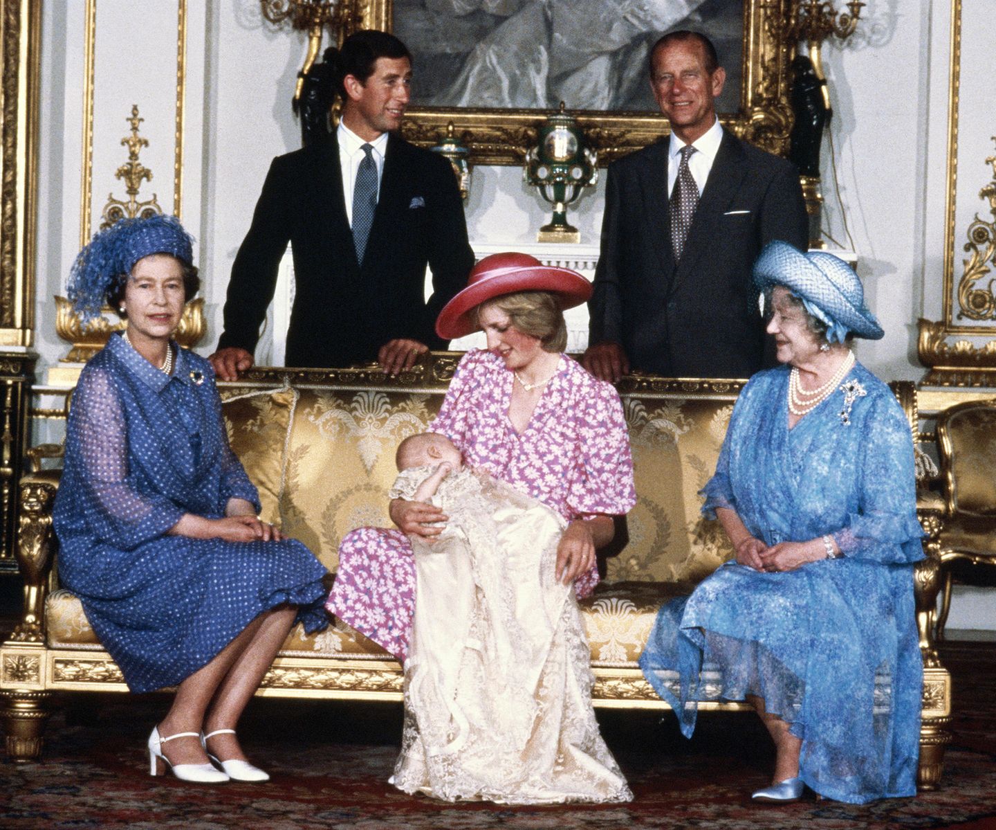 Nicht nur Hüte und Strumpfhosen: Die überraschenden Kleidungsregeln für royale Frauen