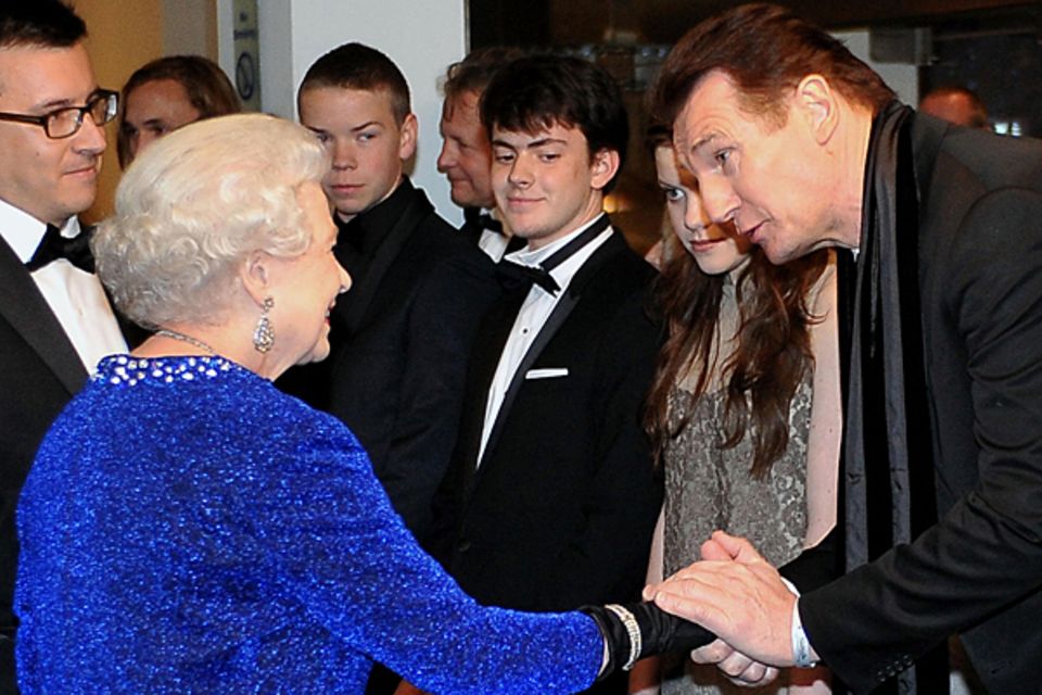 2010: Königin Elisabeth II. und Liam Neeson
