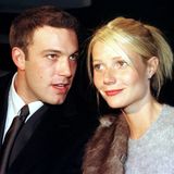 Ben Affleck und Gwyneth Paltrow  Nach der Lösung der Verlobung mit Brad Pitt lernt Gwyneth Ben Affleck kennen und lieben. Die Beziehung hält ab 1998 kapp 3 Jahre. Das Paar dreht sogar zusammen den Liebesfilm "Bounce - Eine Chance für die Liebe".