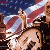 Dass Willie Nelsson kein Wein anbaut ist klar, oder? Seine Whiskey-Marke trägt den Namen "Old Whiskey River Bourbon", angelehnt an seinen Song "Whiskey River". Zu jeder bestellten Flasche liefert er übrigens einen Satz neue Gitarrensaiten mit.