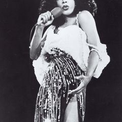 Lasziv und aufreizend: Donna Summer galt nicht nur wegen ihrer Songs als Sex-Ikone. Auch die knappen Bühnenoutfits, oft mit Pail