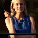 Cannes 2012: Bei ihrer Ankuft im "Martinez Hotel" gönnt sich Diane Kruger erst mal eine Zigarette.