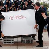 Cannes 2012: Die "Le Grand Soir"-Dartsteller nehmen die Fotokulisse auseinander.