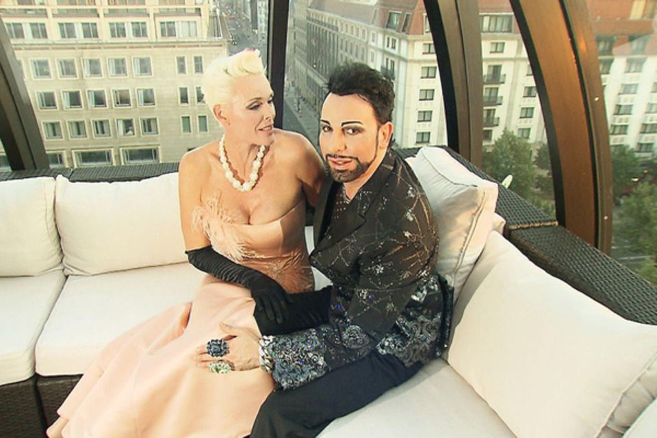 Zur Einweihung seines neuen Showrooms in Berlin-Mitte hat er auch seine gute Freundin Brigitte Nielsen eingeladen. Zur Einweihung seines neuen Showrooms in Berlin-Mitte hat er auch seine gute Freundin Brigitte Nielsen eingeladen.