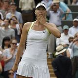 Maria Sharapova aus Russland bedankt sich bei ihren Fans nach dem Sieg gegen die Bulgarin Zwetana Pironkowa.