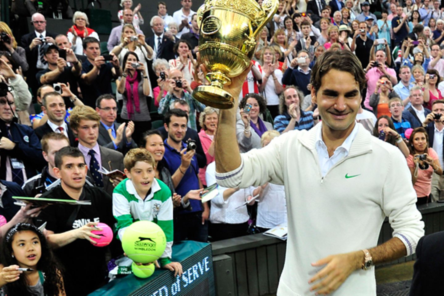 Roger Federer hat das Finale in Wimbledon gewonnen und holt sich damit seinen Grand-Slam-Titel Nummer 17.