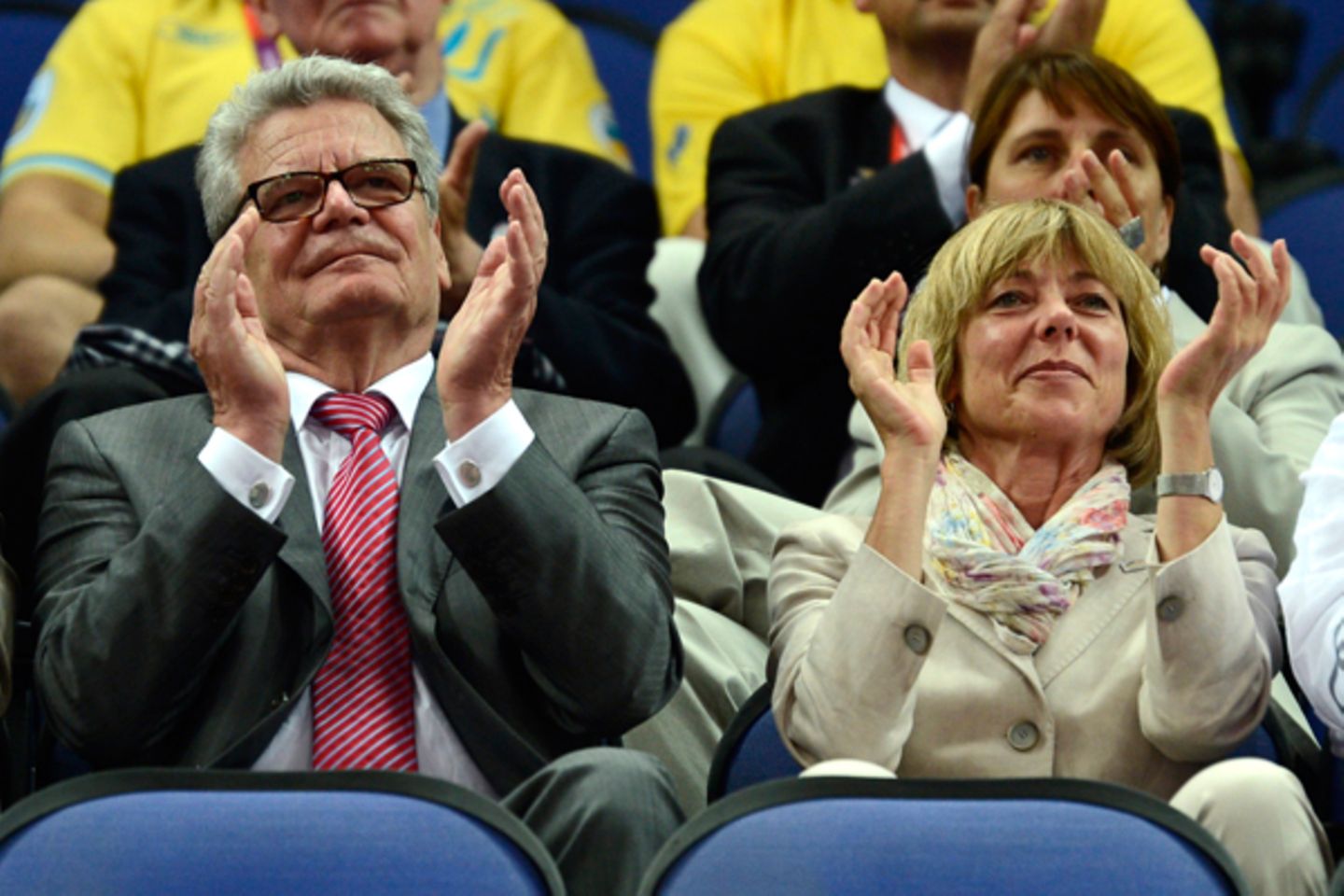 Bundespräsident Joachim Gauck und seine Lebensgefährtin Daniela Schadt schauen zu, ...