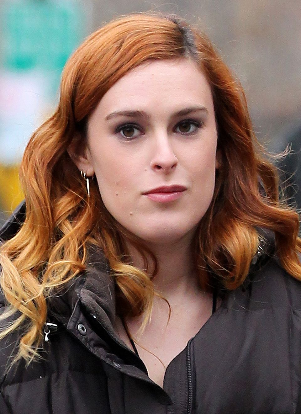 Rumer Willis' rot gefärbte Haare bekommen an den Spitzen einen Stich ins Blonde. Rumer Willis' rot gefärbte Haare bekommen an den Spitzen einen Stich ins Blonde.