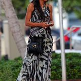 Barbara Becker streift im leichten Zebra-Kleid durch Miami.