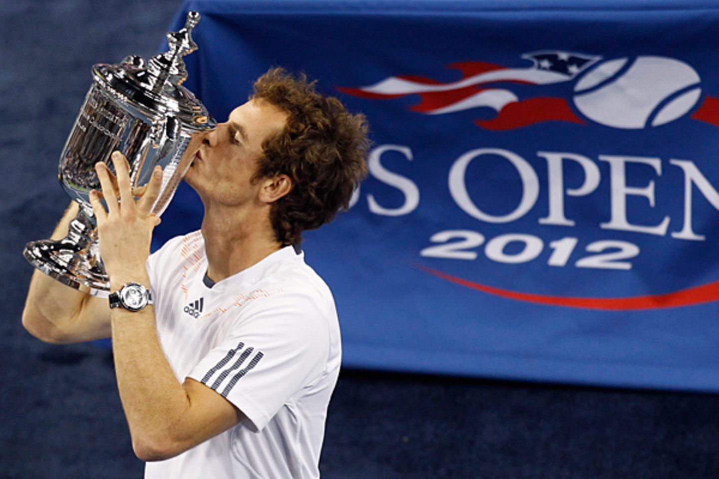Der Schotte Andy Murray gewinnt seinen ersten Grand-Slam-Titel in einem spannenden fünf-Satz-Krimi gegen den Serben Novac Djokov