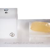 Die limitierte Bad-Accessoires-Kollektion aus Alabaster spiegelt ganz klar auch das CD Reinheitsgebot® wieder, über www.prachtst