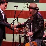Bereits im Februar, als Mitt Romney noch gar nicht als Präsidentschaftskandidat der Republikaner feststand, tritt Kid Rock auf e