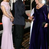 Rachel Weisz und Daniel Craig begrüßen Herzogin Camilla ...
