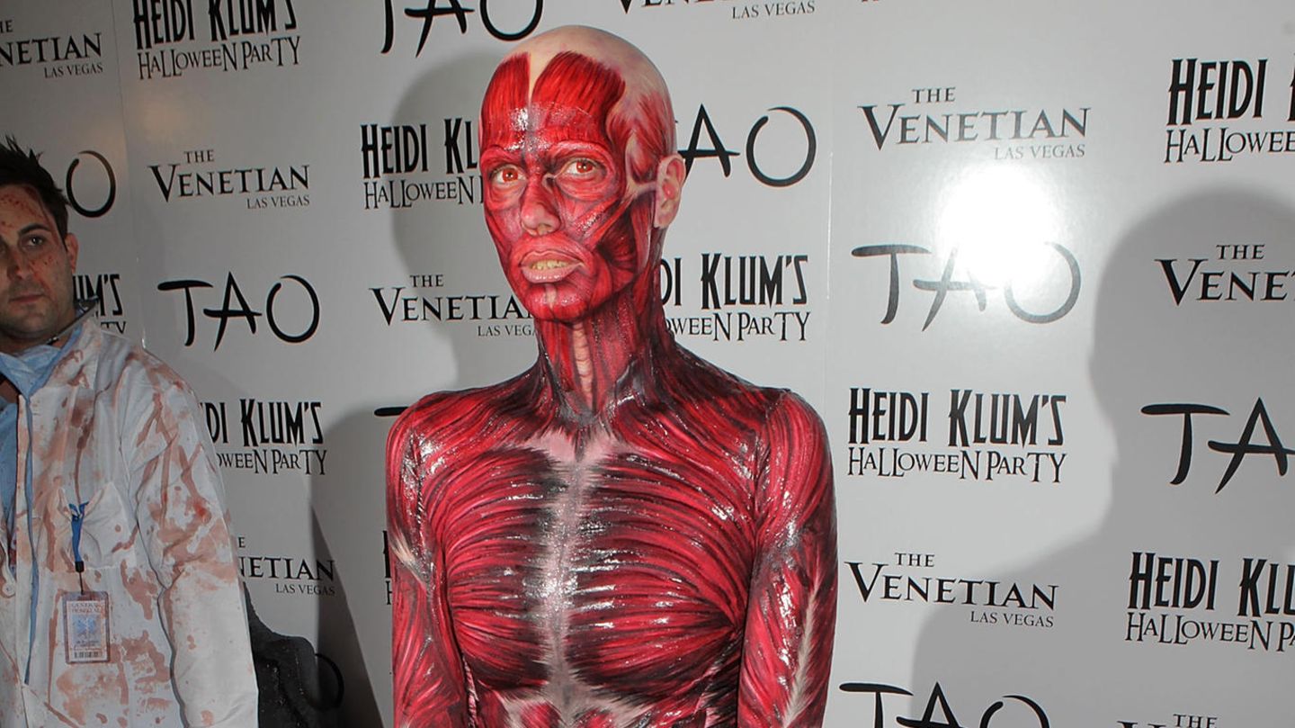 Von-2000-bis-heute-Heidi-Klums-spektakul-re-Halloween-Kost-me-im-Laufe-der-Jahre