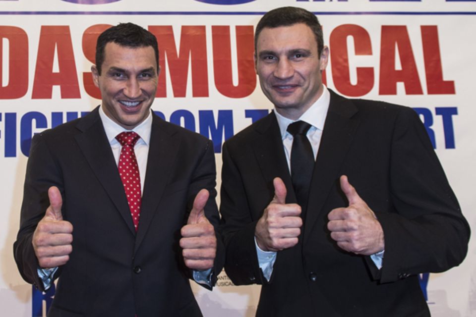 Vitali und Wladimir Klitschko brachten das "Rocky" zusammen mit Stage-Entertainment und Co-Produzehnt Sylvetser Stallone nach Ha Vitali und Wladimir Klitschko brachten das "Rocky" zusammen mit Stage-Entertainment und Co-Produzehnt Sylvetser Stallone nach Ha