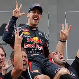 25. November 2012: Er ist der jüngste, dreifache Formel-1-Weltmeister aller Zeiten: In einem spannenden Regenrennen im brasilian