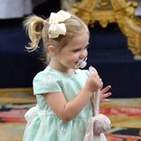 9. Septemeber 2016  Prinzessin Leonore ist zu Gast auf der Taufe ihres Cousins Alexander - und Stoffhase "Kaninen" ist natürlich mit dabei. Und die goldenen Sandalen und die Haarschleife, die die kleine Prinzessin oft trägt.