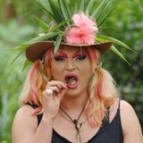 Dschungelcamp 2013: Olivia Jones muss zusammen mit Georgina zur Dschungelprüfung und isst ohne mit der Wimper zu zucken, alles, was ihr vorgesetzt auch - unter anderem Skorpione oder Regenwürmer. Alle Infos zu "Ich bin ein Star - Holt mich hier raus!" im Special bei RTL.de