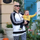Gwen Stefanis sportlich ausgefallener Style ist immer wieder spannend: Mit schwarz-weißer Trainingsjacke und wildgemusterter Legging ist gar nicht mehr Söhnchen Apollo der alleinige Blickfang.