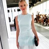 Gut erzogen: Als Dauergast auf den Fashionweeks weiß Kate Bosworth, wie man sich zu stylen hat. Passend zur Fashion-Show von Boss trägt die Schauspielerin ("Superman Returns") ein blau-mintfarbenes Kleid des Labels.