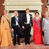 Mit ihrem Sohn König Willem-Alexander und Königin Máxima nimmt Prinzessin Beatrix hin und wieder offizielle Termine wahr - so wie im April 2014, als das schwedische Königspaar zu Gast ist.