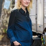 6. November 2013: Dakota Fanning trägt am Set von "Franny" in Philadelphia einen Babybauch.