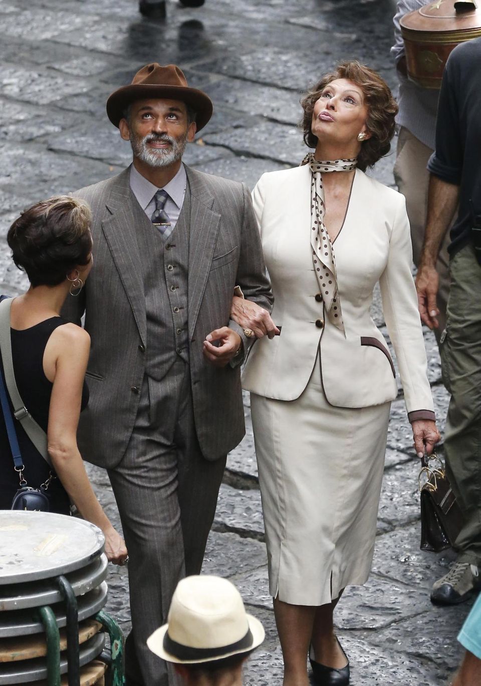 8. Juli 2013: Enrico Loverso und Sophia Loren drehen eine Szene für den Film "La Voce Umana" in Neapel.