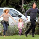 6. November 2013: Cameron Diaz und Jason Segal rennen für den Film "Sex Tape" mit Kindern durch den Vorgarten.