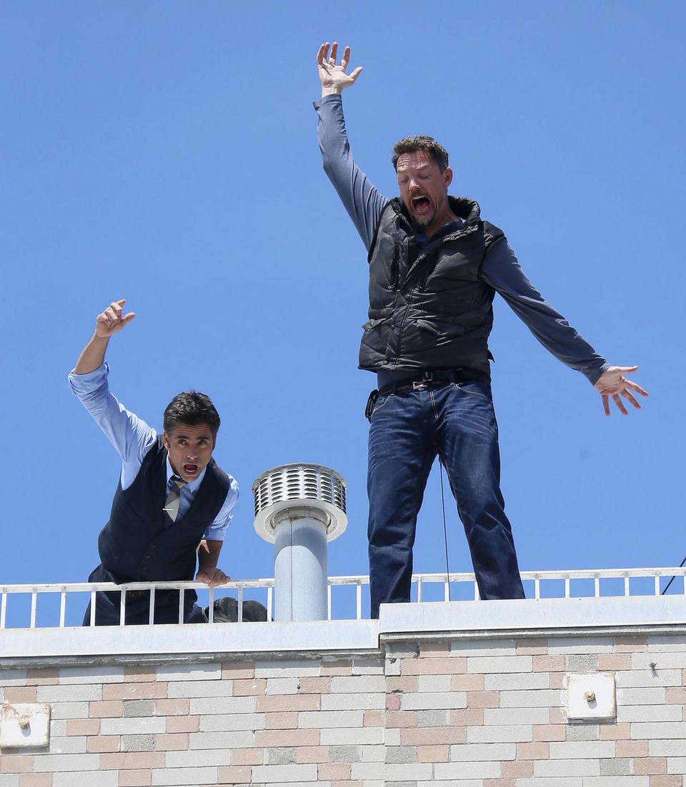2. April 2013: Hoch hinaus geht es für John Stamos und Matthew Lillard für eine Szene ihres Films "I Am Victor". Gedreht wird in Venice Beach.