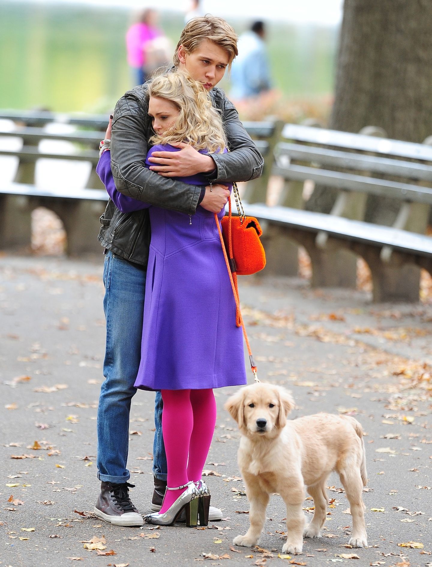 6. November 2013: AnnaSophia Robb und Austin Butler drehen eine Szene für "The Carrie Dairies" im New Yorker Central Park.