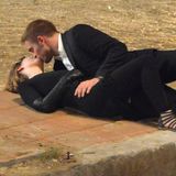 21. August 2013: Wen knutscht denn Mädchenschwarm Robert Pattinson da? Es ist Schauspielkollegin Mia Wasikowska, mit der er gemeinsam für den Film "Maps to the Stars" vor der Kamera steht.