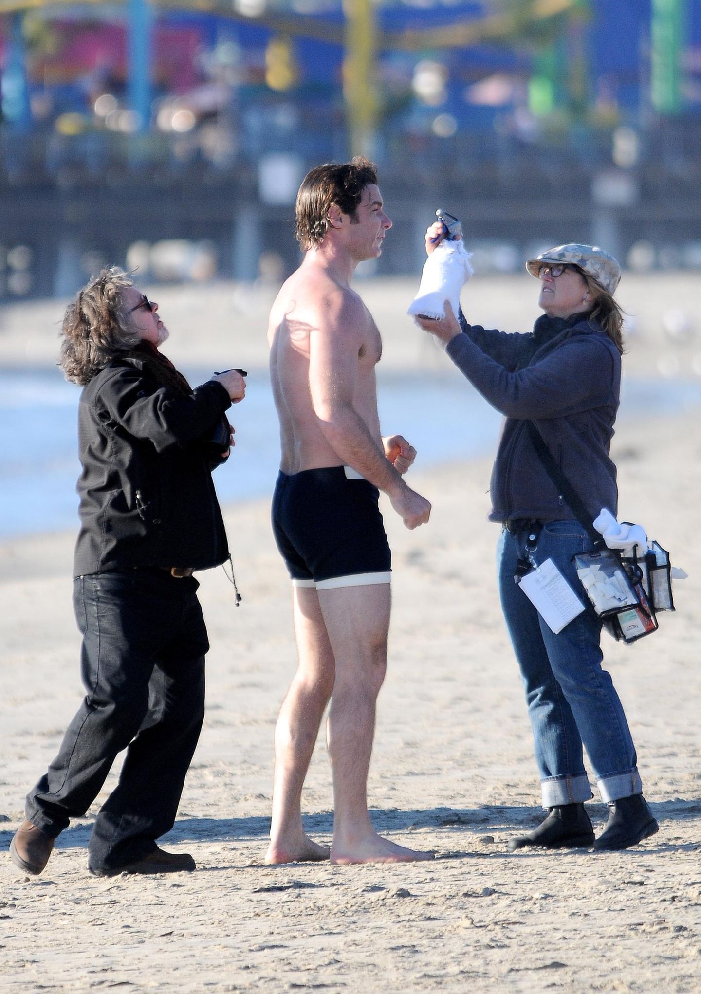 10. Dezember 2013: Liev Schreiber dreht für "Pawn Sacrifice" am Strand von Santa Monica.