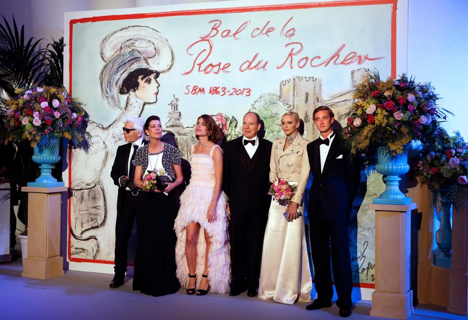23. März 2013: In Monaco findet der traditionelle Rosenball mit Karl Lagerfeld, Prinzessin Caroline von Hannover, Charlotte Casiraghi, Fürst Albert, Fürstin Charlène und Pierre Casiraghi statt.