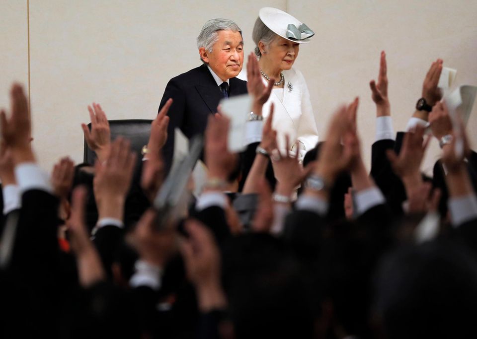 28. April 2013: Kaiser Akihito und Kaiserin Michiko nehmen an der Zeremonie zum Gedenken an die Unabhängigkeit Japans teil.