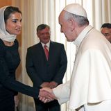 29. August 2013: Im Vatikan treffen Königin Rania und König Abdullah Papst Franziskus zu einer Privatausdienz.
