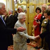 23. Oktober 2013: Nach der Taufe ihres Urenkels Prinz George empfängt Queen Elizabeth im Rahmen des "Jubilee Trust" am Abend Gäste im Buckingham Palast.