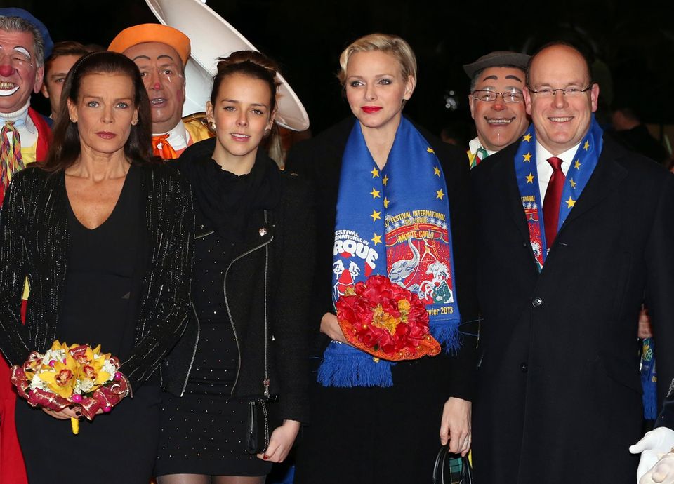22. Januar 2013: Prinzessin Stéphanie, ihre Tochter Pauline Ducruet, Fürstin Charlène und Fürst Albert besuchen die Gala des "37th International Circus Festival of Monte Carlo" in Monaco.