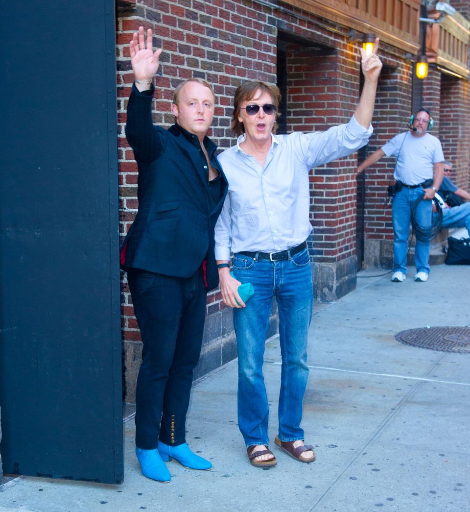 29. Juli 2013: James McCartney und sein Vater Paul McCartney sind bei der "Late Show with David Letterman" in New York City zu Gast.