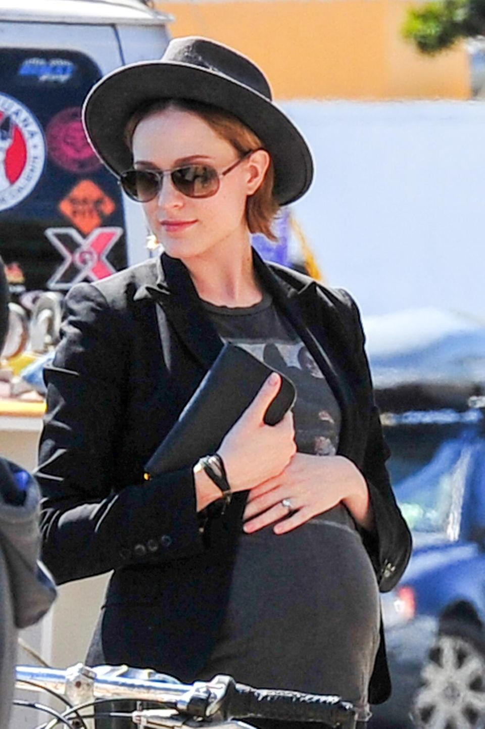 17. Juli 2013: Die schwangere Schauspielerin Evan Rachel Wood kommt aus einem Café in Venice.