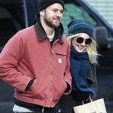 12. Dezember 2013: Dakota Fanning und Freund Jamie Strachan bummeln bei Minusttemperaturen durch Soho, New York.