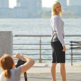30. September 2013: Karolina Kurkova steht am Hudson River in New York für ein Fotoshooting bereit.