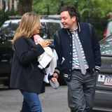 31. Oktober 2013: Talkmaster Jimmy Fallon geht mit seiner Frau Nancy und Tochter Winnie in Manhattan spazieren.