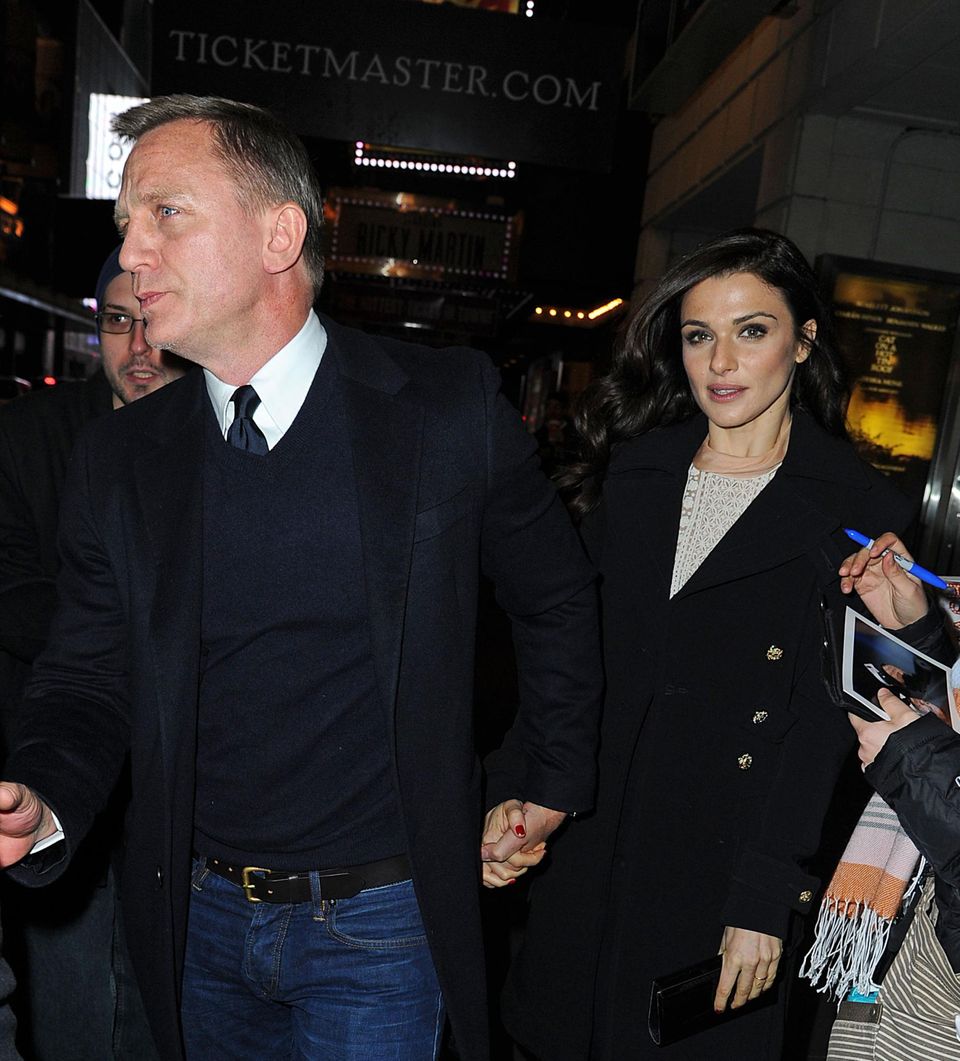 17. Januar 2013: Daniel Craig und Rachel Weisz schauen sich am New Yorker Broadway die Premiere des Stücks "Cat on a Hot Tin Roof" mit Scarlett Johansson an. 17. Januar 2013: Daniel Craig und Rachel Weisz schauen sich am New Yorker Broadway die Premiere des Stücks "Cat on a Hot Tin Roof" mit Scarlett Johansson an.