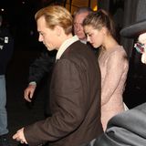 24. Oktober 2013: Der erblondete Johnny Depp füht Amber Heard ins "Scott's Restaurant" in London aus.